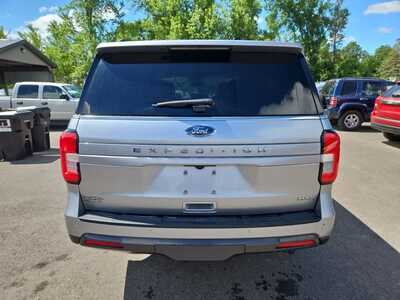 2023 Ford Expedition Max, $28900. Photo 6