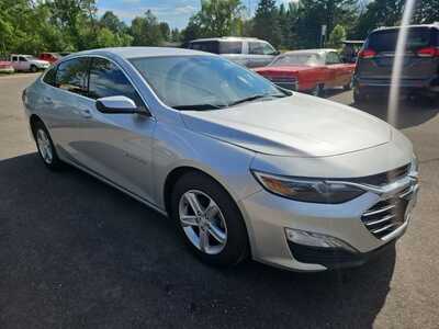 2020 Chevrolet Malibu, $8995. Photo 3
