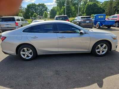 2020 Chevrolet Malibu, $8995. Photo 4