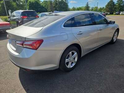 2020 Chevrolet Malibu, $8995. Photo 5