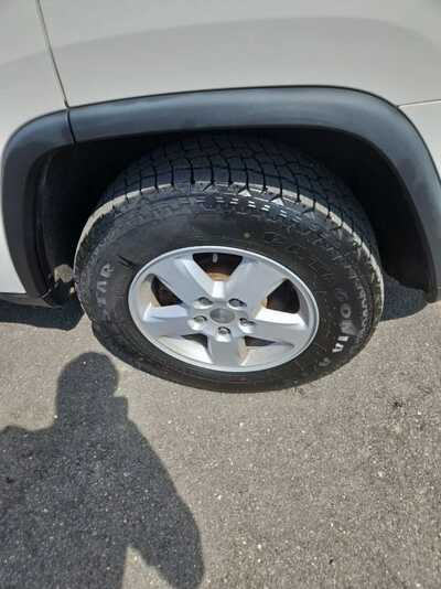 2012 Jeep Grand Cherokee, $5995. Photo 9