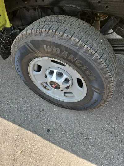 2016 GMC 2500 Reg Cab, $14900. Photo 9
