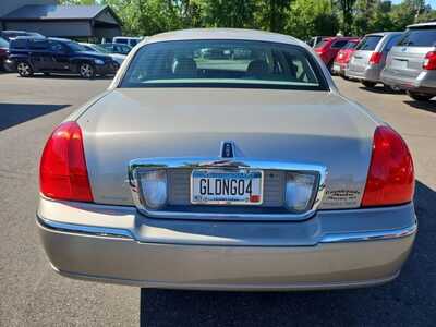 2006 Lincoln Town Car, $9995. Photo 6