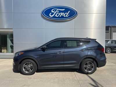 2017 Hyundai Santa Fe, $10900. Photo 2