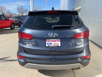 2017 Hyundai Santa Fe, $10900. Photo 4