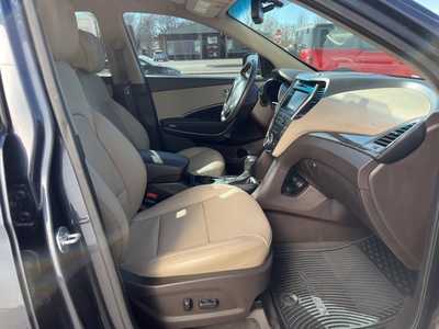 2017 Hyundai Santa Fe, $10900. Photo 8