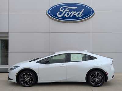 2024 Toyota Prius, $32000. Photo 2
