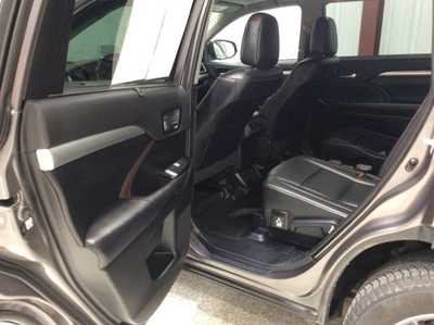 2019 Toyota Highlander, $22919. Photo 12