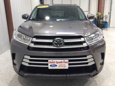 2019 Toyota Highlander, $22919. Photo 2