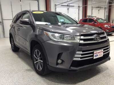 2019 Toyota Highlander, $22919. Photo 3