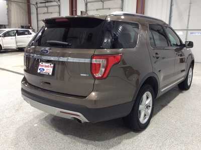 2016 Ford Explorer, $14900. Photo 4