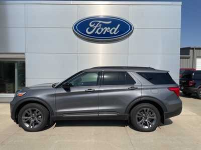 2022 Ford Explorer, $32500. Photo 2