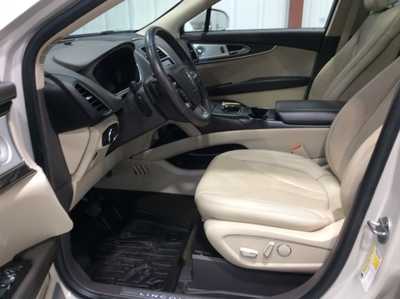 2019 Lincoln Nautilus, $25900. Photo 11