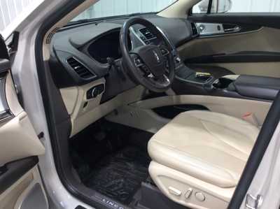 2019 Lincoln Nautilus, $25900. Photo 12