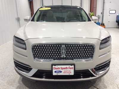 2019 Lincoln Nautilus, $25900. Photo 2