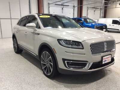 2019 Lincoln Nautilus, $25900. Photo 3