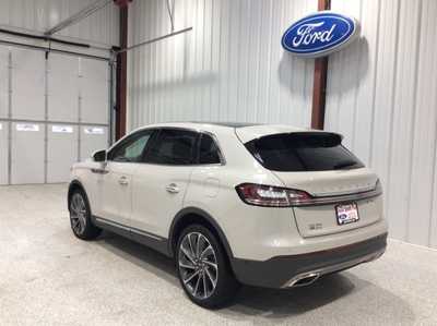 2019 Lincoln Nautilus, $25900. Photo 6