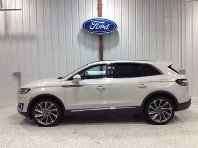 2019 Lincoln Nautilus, $25900. Photo 7