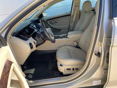 2018 Ford Taurus, $15900. Photo 7