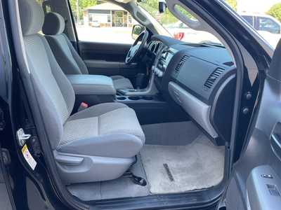 2011 Toyota Tundra Crew Cab, $18900. Photo 9