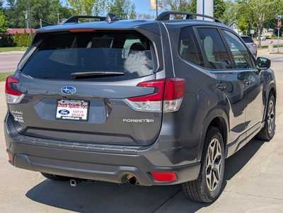 2020 Subaru Forester, $20920. Photo 5