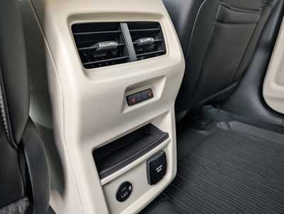 2022 Ford Edge, $37900. Photo 9