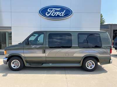 2002 Ford E-150, $14900. Photo 2