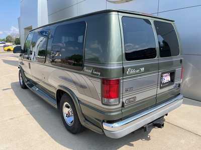 2002 Ford E-150, $14900. Photo 3