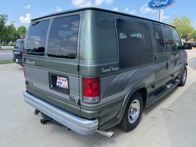 2002 Ford E-150, $14900. Photo 5