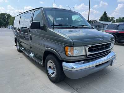 2002 Ford E-150, $14900. Photo 6