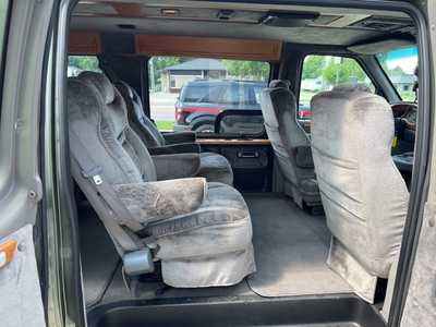2002 Ford E-150, $14900. Photo 9