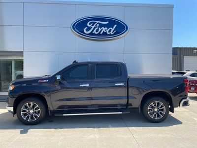 2022 Chevrolet 1500 Crew Cab, $35900. Photo 2