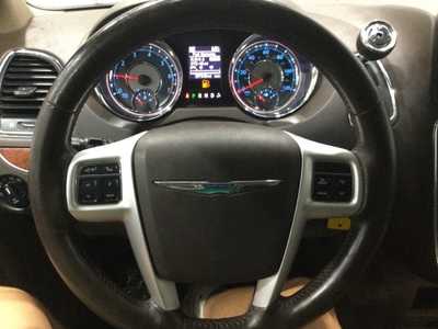 2015 Chrysler Town & Country, $5900. Photo 11