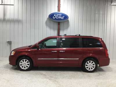 2015 Chrysler Town & Country, $5900. Photo 3