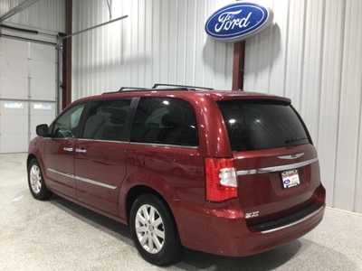 2015 Chrysler Town & Country, $5900. Photo 5