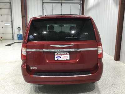 2015 Chrysler Town & Country, $5900. Photo 6