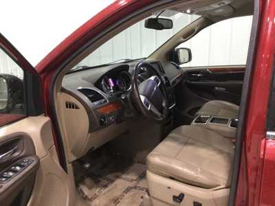 2015 Chrysler Town & Country, $5900. Photo 8
