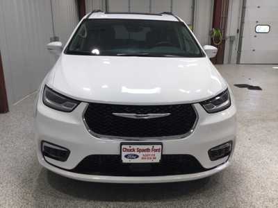 2022 Chrysler Pacifica, $24900. Photo 2
