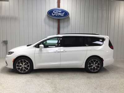 2022 Chrysler Pacifica, $24900. Photo 4
