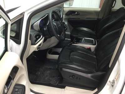 2022 Chrysler Pacifica, $24900. Photo 9