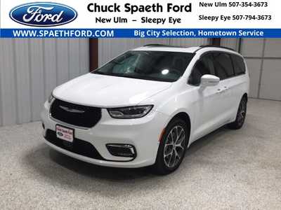 2022 Chrysler Pacifica, $24900. Photo 1