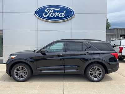 2021 Ford Explorer, $26900. Photo 2