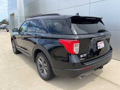 2021 Ford Explorer, $26900. Photo 3