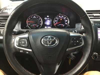 2017 Toyota Camry, $16917. Photo 11