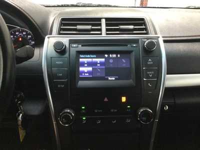 2017 Toyota Camry, $16917. Photo 12