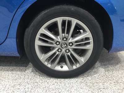 2017 Toyota Camry, $16917. Photo 6