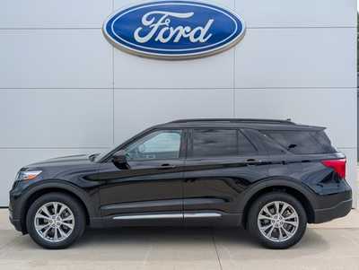2022 Ford Explorer, $33922. Photo 2