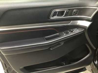 2016 Ford Explorer, $12900. Photo 7