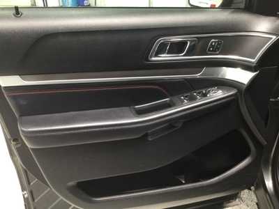 2016 Ford Explorer, $17900. Photo 7