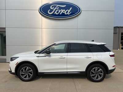 2023 Lincoln Corsair, $35900. Photo 2